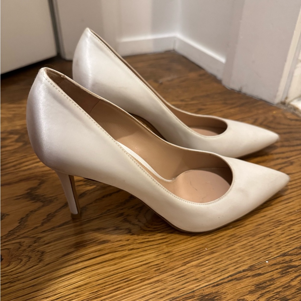 Gianvito Rossi Ivory Pointed-Toe Leather Pumps